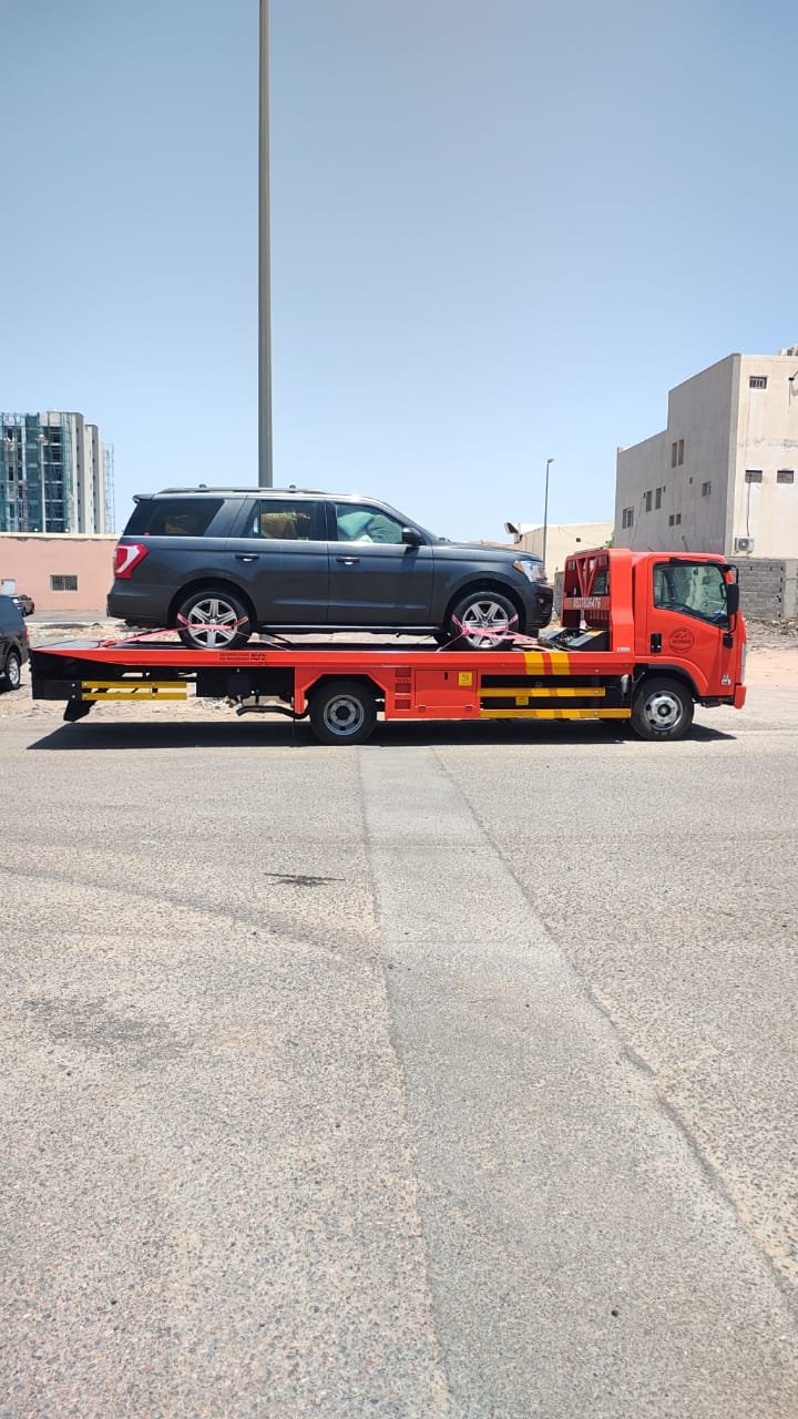 أسطول شاحنات النقل في الميدان